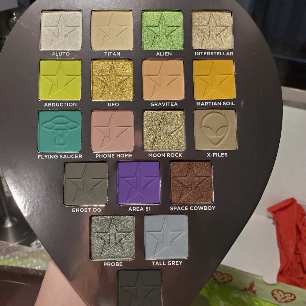 NWT Alien Pallete - Picture 2 of 2